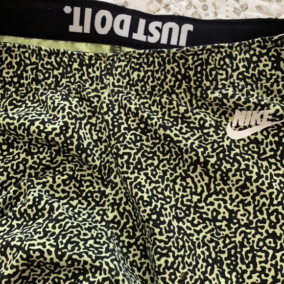 Nike animal print neon green and black leggings S - Picture 2 of 4